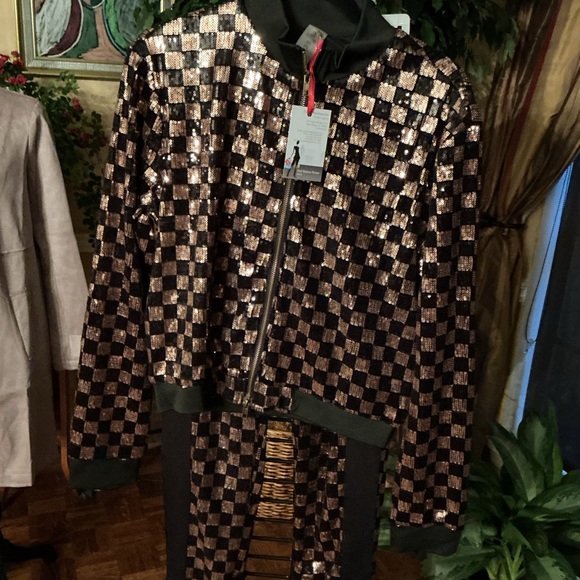 2pc black and gold sequin jogging set. - Picture 11 of 11